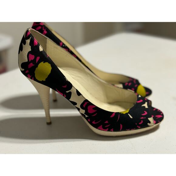 Bettye Muller Made In Italy Floral 4.5" Peep Toe Heels Size 39 - Picture 3 of 8